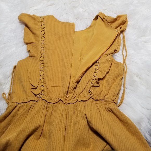 ❌SOLD❌Moon River Yellow Embroidered Ruffle Top Sm - Picture 4 of 8